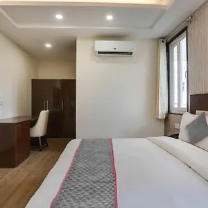 Townhouse The Adore Hotel